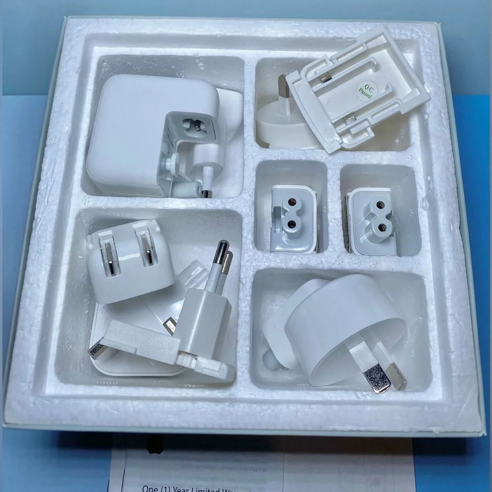 Apple World Travel Adapter Kit (MD837AM/A) - Genuine‎